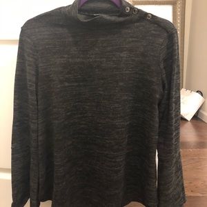 Long sleeve Flared arm turtleneck